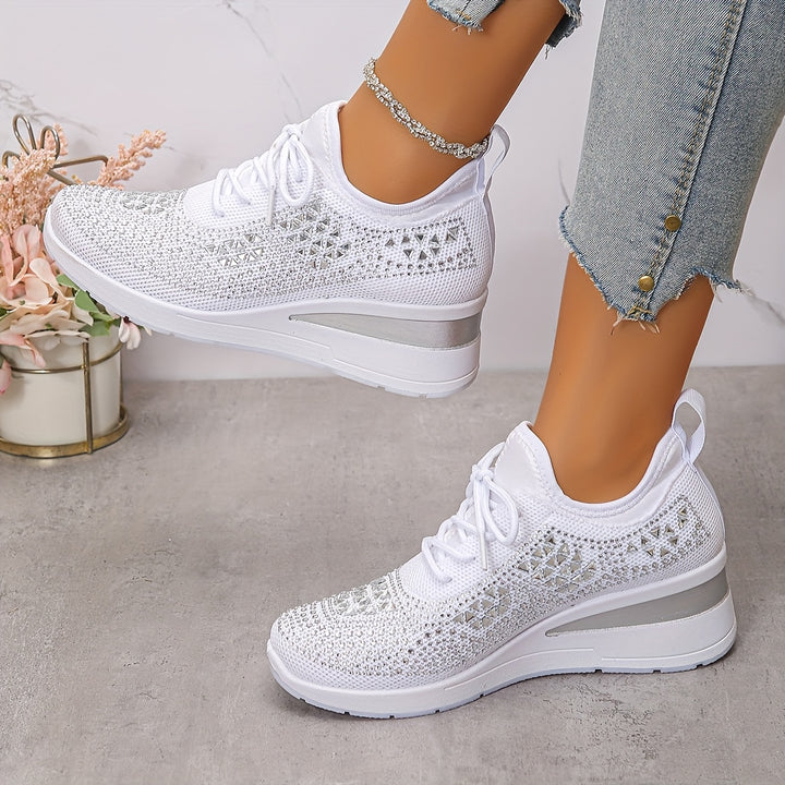 Aithbe | The Lace-Up With a Sparkle