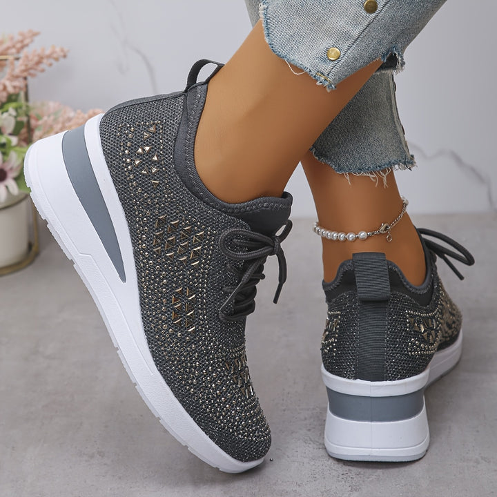 Aithbe | The Lace-Up With a Sparkle