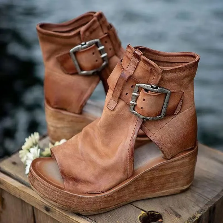 Sínann | The Wedge That Commands Attention