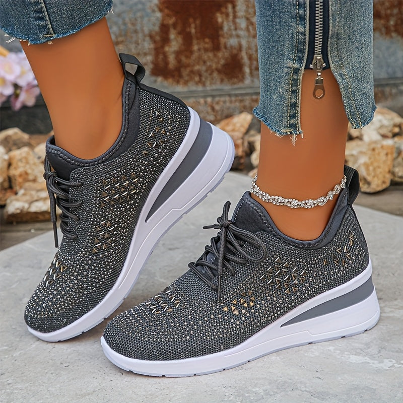 Aithbe | The Lace-Up With a Sparkle