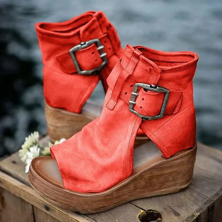Sínann | The Wedge That Commands Attention