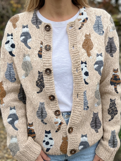 Rós | Cat Print Cardigan with Wooden-Effect Buttons
